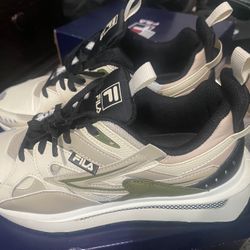 Fila Sandinal Size 8