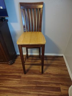 Bar stools nice and ready
