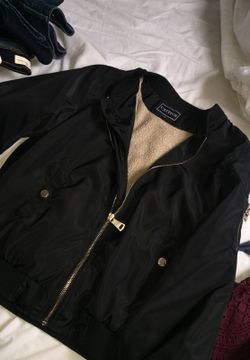 Black bomber jacket small