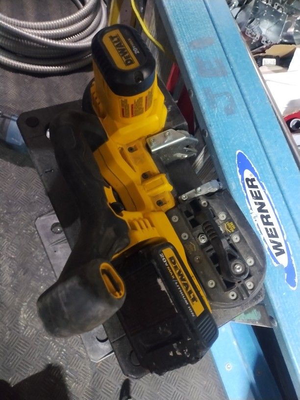 Milwaukee,Bosch,Dewalt