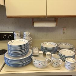 Dinnerware Set 
