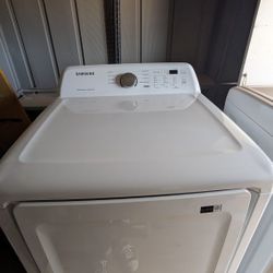 Samsung 7.2 Cu. Ft. Vented Gas Dryer In White 