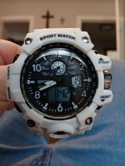 BRAND NEW WHITE SPORTS WATCH