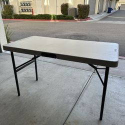 3.5ft TABLE