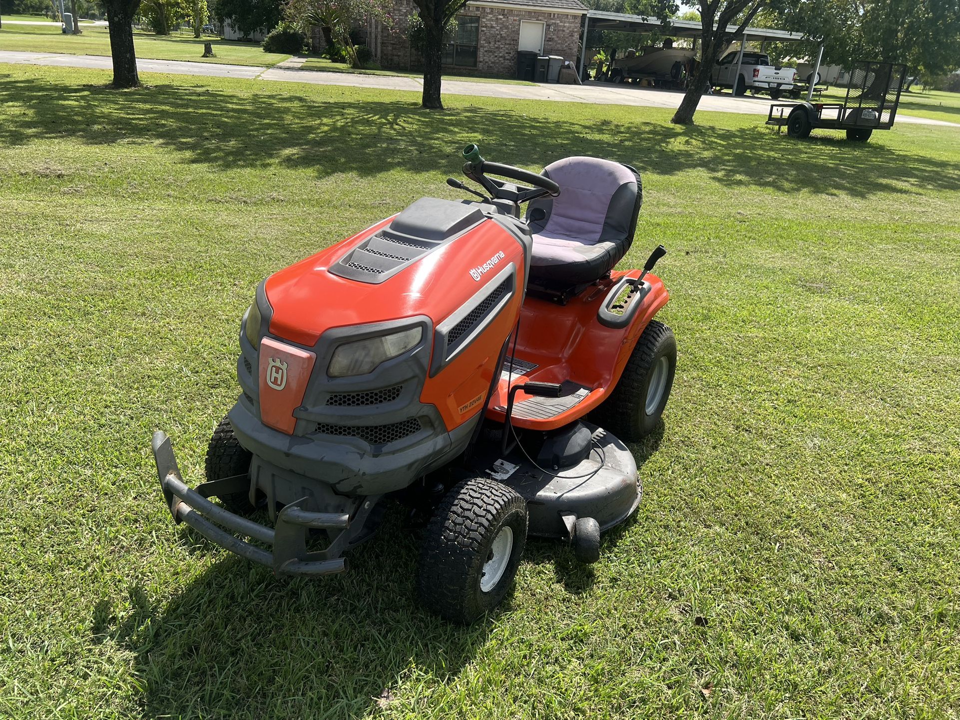 2016 46 Inch Cut Husqvarna riding lawnmower