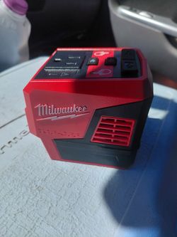 M18 18-Volt Lithium-Ion 175-Watt Powered Compact Inverter for M18 Batteries