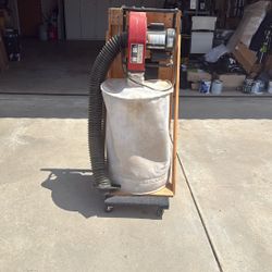 1.5 HP Dust Collector With Lots Of Hoses
