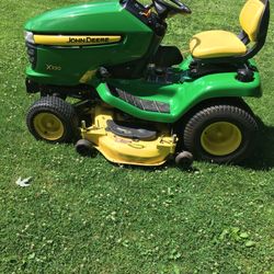 John Deere X320  Riding Mower