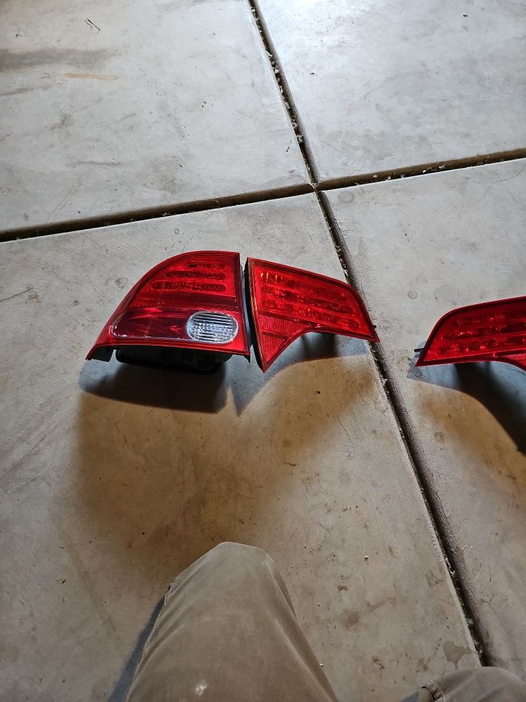 Replacement 2006 Honda Civic - Driver and Passenger Side, Outer Halogen Tail Light, Without bulb(s), 4-Door, Sedan, Mounted On Luggage Lid, OE Replac