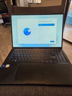 ASUS Vivobook 16 (16" WUXGA, i7-1355U, 16GB RAM, 512GB SSD) – Hardley used w/ Box