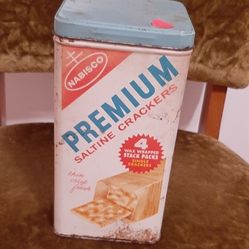 Vintage Nabisco premium Saltine Tin.