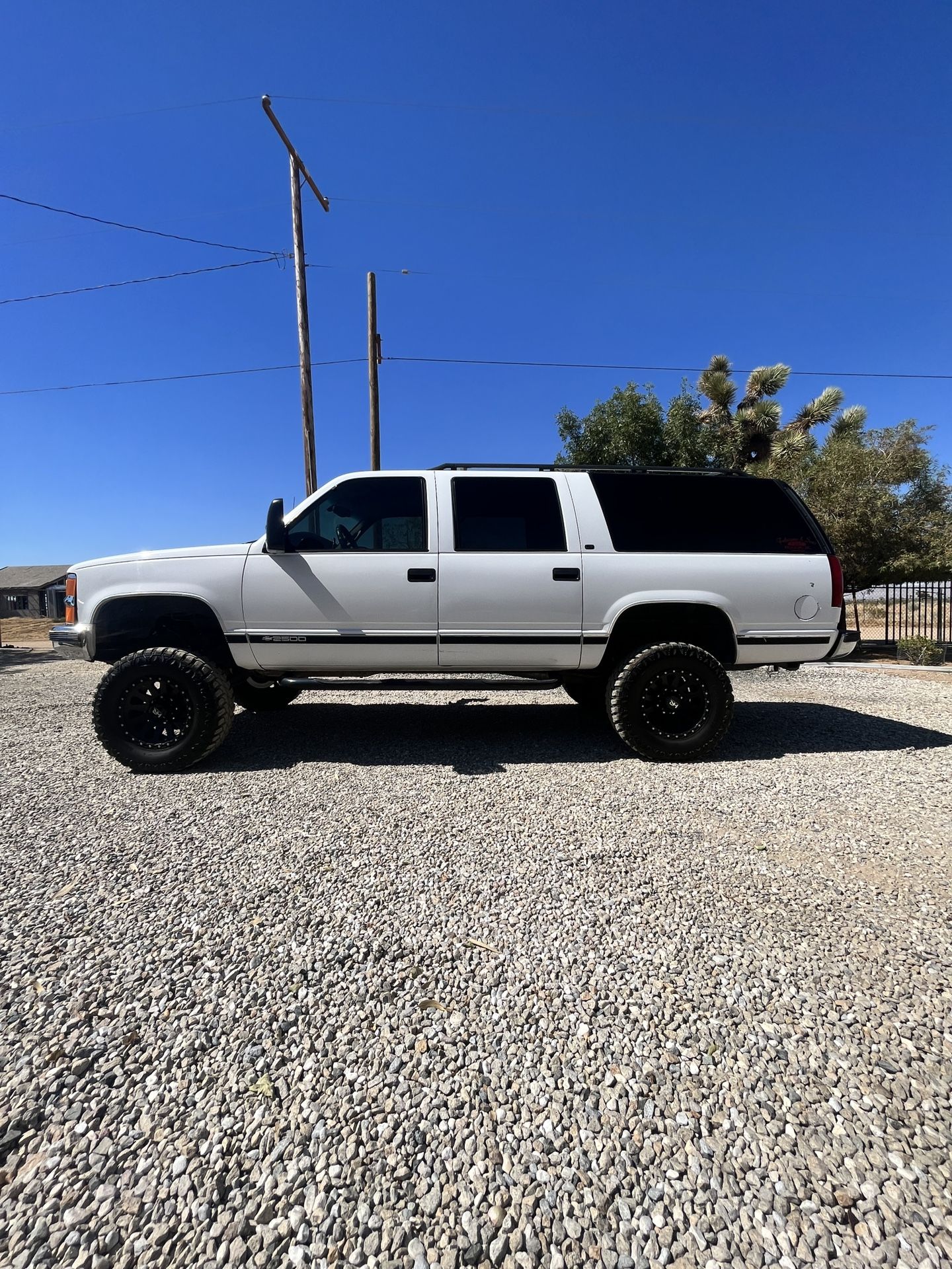 1999 Chevy Suburban 2500 TRADES Welcomed