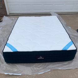 Dreamcloud Premier Queen Mattress 