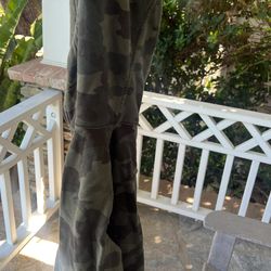 Lulu Lemon Jacket Camouflage Size 8 for Sale in Laguna Beach, CA - OfferUp