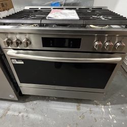 Frigidaire Gallery 4.6 Cu. Ft. Freestanding Gas Range with Total Convection & Air Fry – Like New  Like new Frigidaire Gallery gas range in stainless s