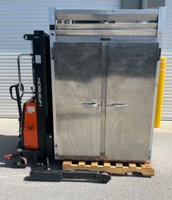 (2021) Noblelift SPN22-98 semi-electric pallet stacker 98” lifting height, 2200lb capacity. Net weight 950 lbs 12v almost like brand new . Barely any 