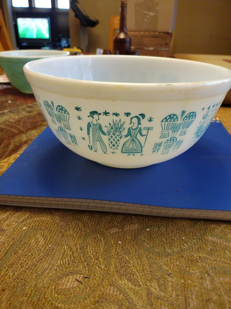 1950s Two And A Half Quart amish ButterPrint Pyrex Bowl Good Condition #403