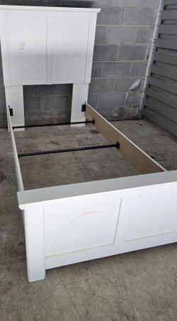 Ashley Twin Paneled Headboard/Footboard White Bedframe