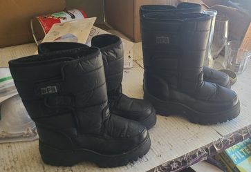 Snow Booot Size 5 And 7