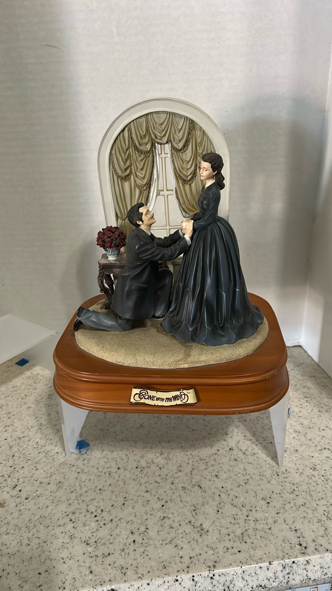 Scarlett and Rhett gone with the wind music box