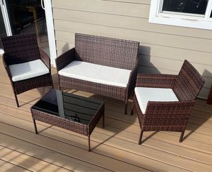 Gorgeous 4pc wicker patio set 😍 $140 FIRM (NEW IN BOX) OR $170 NEWLY ASSEMBLED (READ ME👇✅)