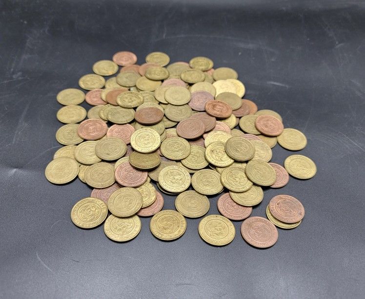 Vintage Chuck E Cheese Lot of 130 Arcade Tokens 1998, 1999, & 2000