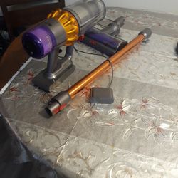 Dyson V11