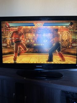 Flatscreen TV Old School  With Remote