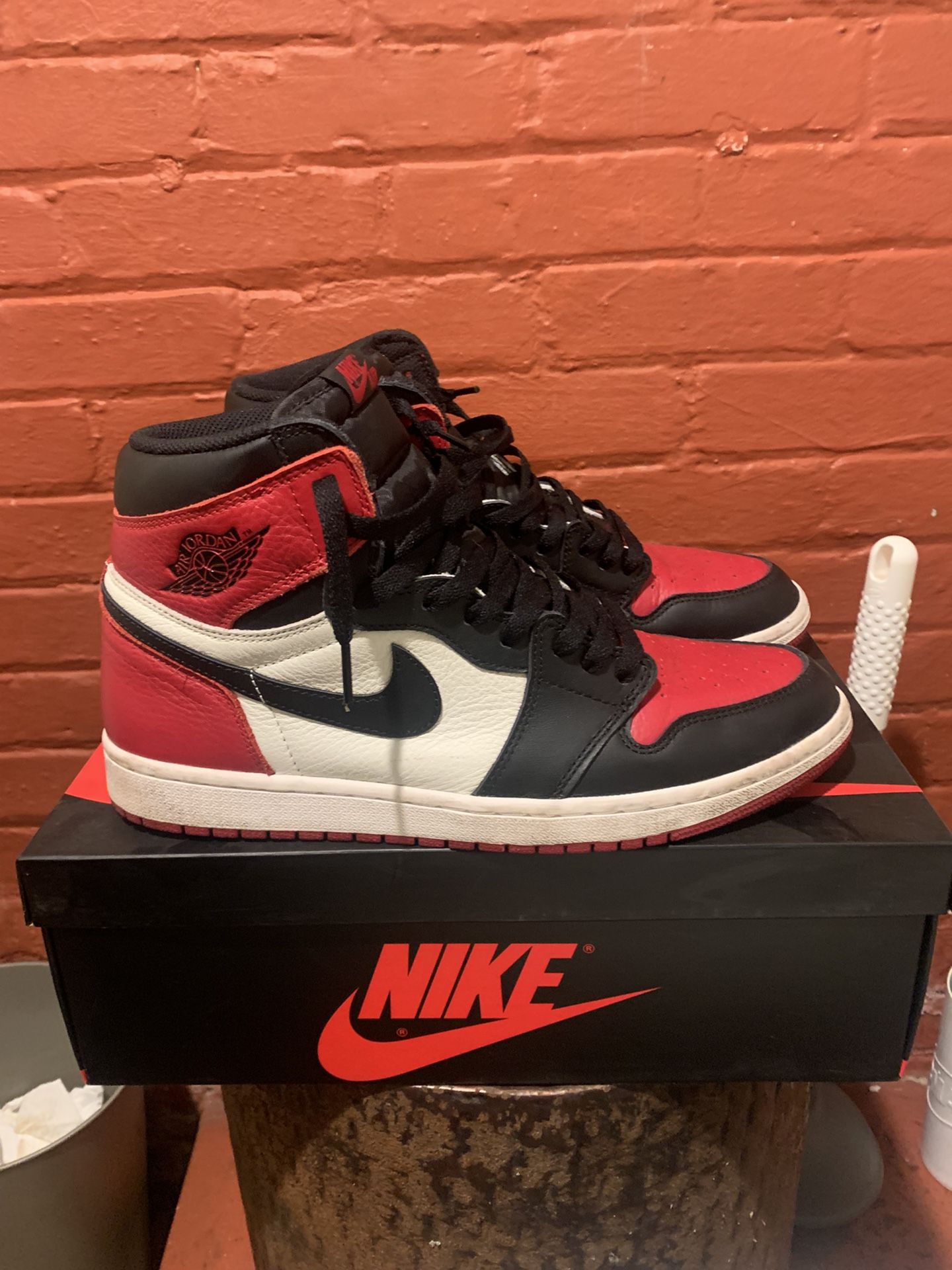 Air Jordan Bred toe Sz Yeezy Nike Adidas Supreme