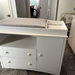 Baby changing Table And Storage 