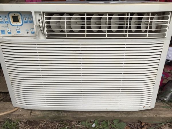 Frigidaire 6500 btu air conditioner for Sale in McConnelsville, OH