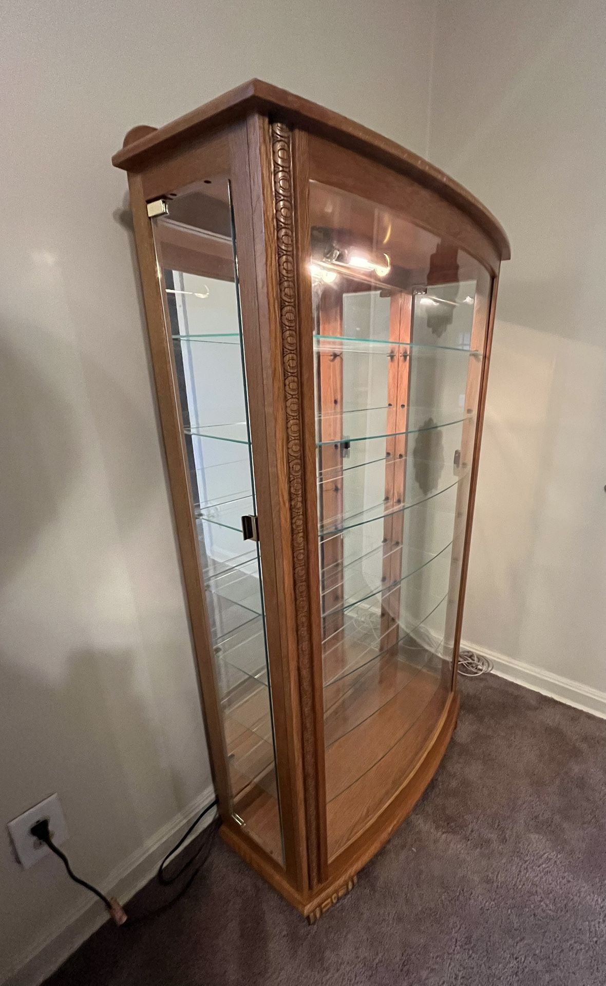 Pulaski Curved Curio - 13392 (China Cabinet)
