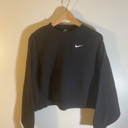 Nike Oversized Cropped Crewneck Sweatshirt