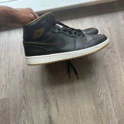 Air Jordan 1 Metallic Gold and Black
