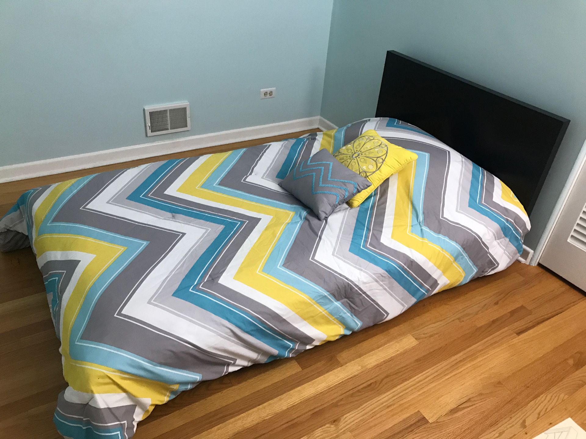 Whole bed set - twin size