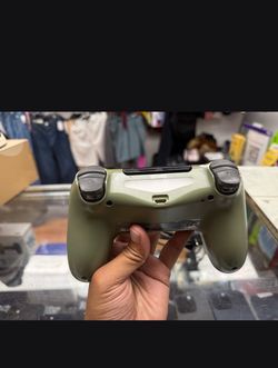 Sony PS4 Destiny Limited Edition 2TB Console White w/ Camo Controller & Power Cord