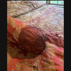 9 pieces, comforter, set king size in excellent condition