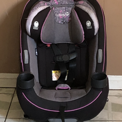 LIKE NEW SAFETY 1ST CONVERTIBLE CAR SEAT!!!!