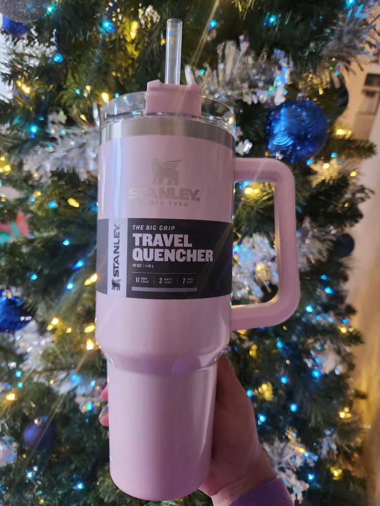 Stanley- Adventure Quencher Travel Tumbler 40oz(Parfait Pearlescent) for  Sale in Bull Valley, IL - OfferUp