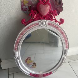 New Disney Princess Magic 4 Phrase Light Up Talking