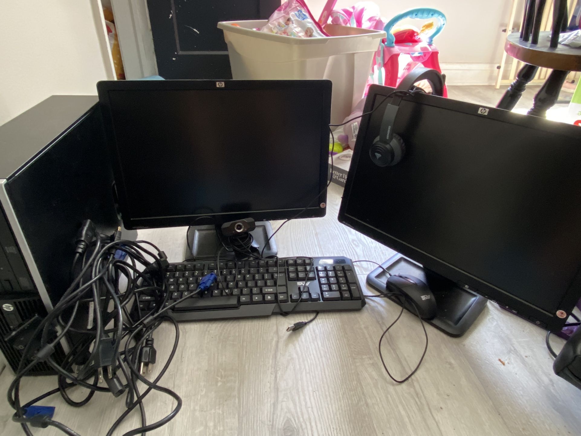 2 HP Monitor, Keyboard, Mouse, Headset & Webcam