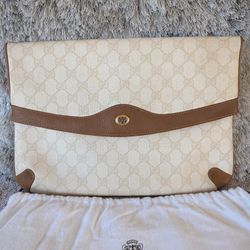 GUCCI PVC GG Supreme Clutch - Cream w/ Tan Leather
