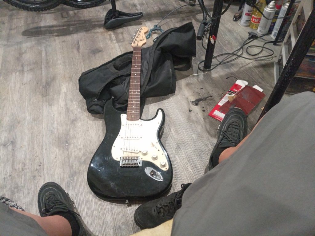 Fender Squier Stratocaster Used