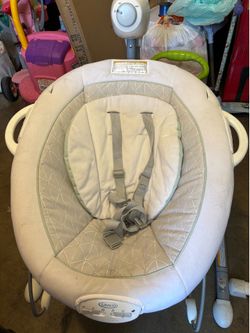 Graco Swinging Chair
