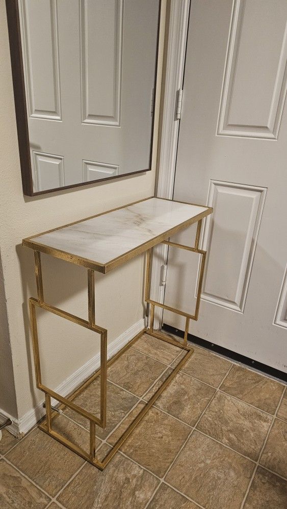 Chic Gold & Marble Console Table - Modern Entryway Accent