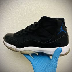 (Jordan 11 Retro Space Jam 2016 size9) | (Nike Dunk Low Retro Red Swoosh Panda size8) | (Yeezy Boost 700 Hi-Res Blue size 8 1/2)