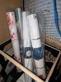 4 ROLLS OF PAINTED PAPER PEEL & STICK