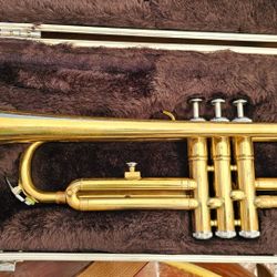 Trompeta With Case