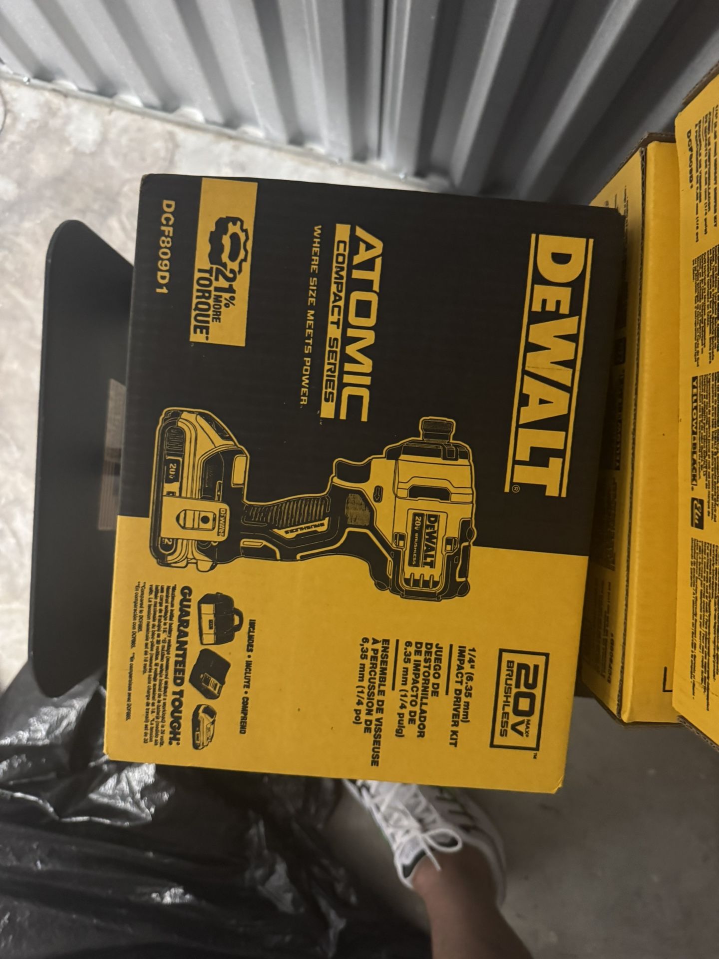 DEWALT 20V MAX Atomic Impact Driver Kit