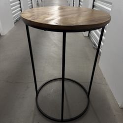 2 Side Tables 